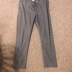 34/34 Athletic fit